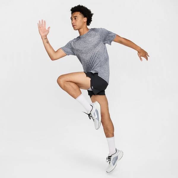 Thumbnail - NIKE Herren Sweatshirt M NK DFADV STRIDE SS TOP