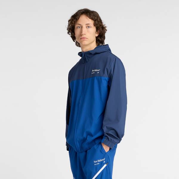 Thumbnail - NEW BALANCE Herren Jacke Reimagined Woven Graphic Jacket