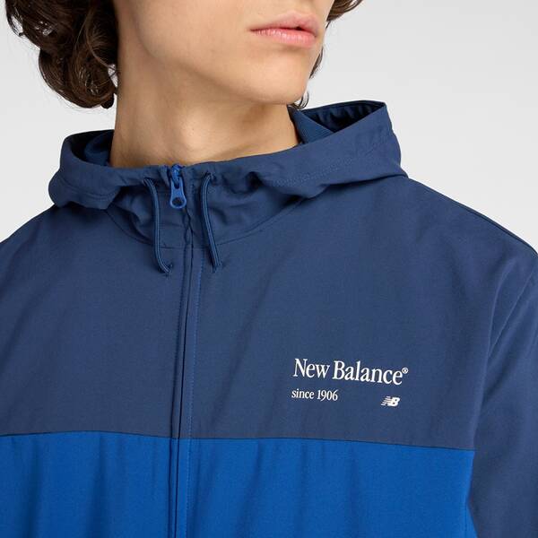 Thumbnail - NEW BALANCE Herren Jacke Reimagined Woven Graphic Jacket