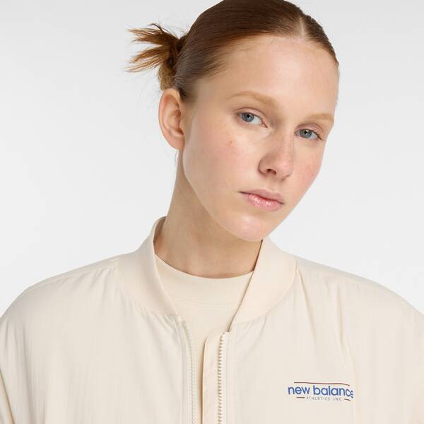 Thumbnail - NEW BALANCE Damen Jacke Reimagined Woven Bomber Jacket