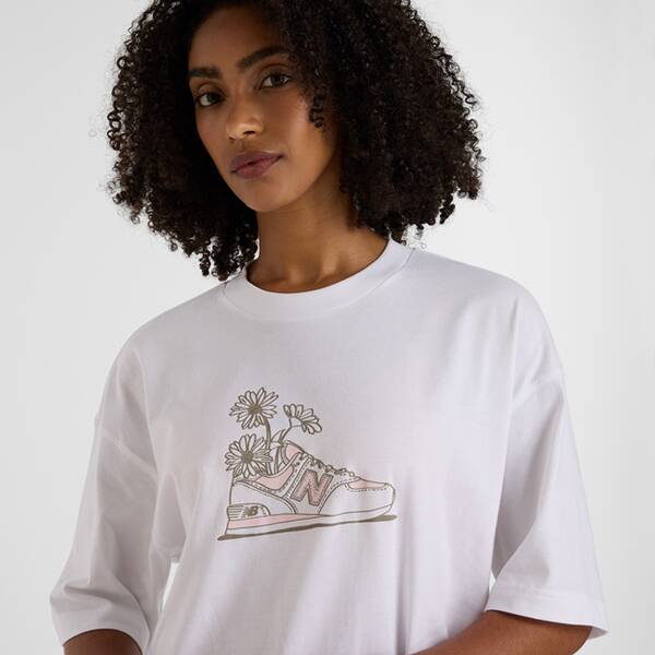 Thumbnail - NEW BALANCE Damen Shirt New Balance Oversized Flower T-Shirt
