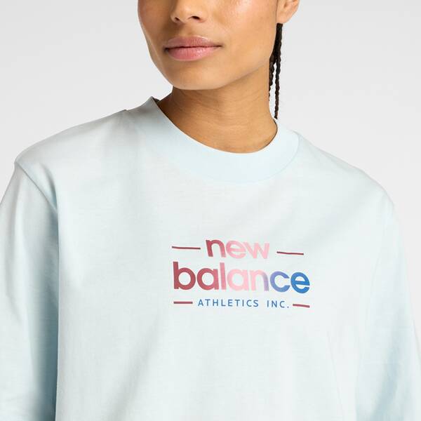 Thumbnail - NEW BALANCE Damen Shirt Reimagined Relaxed T-Shirt