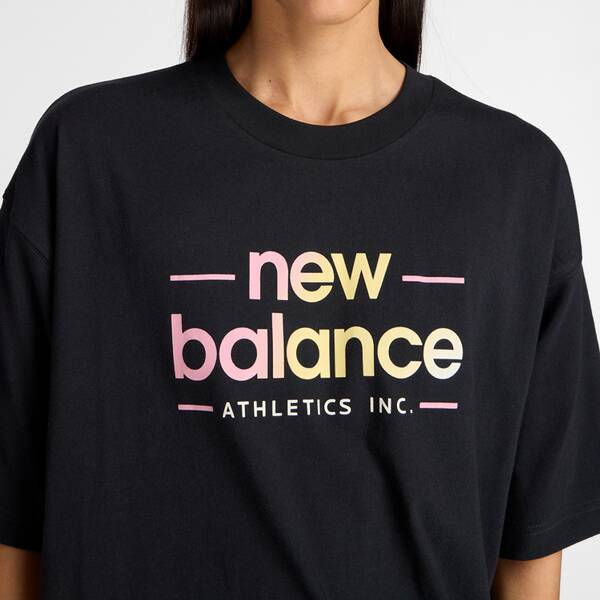 Thumbnail - NEW BALANCE Damen Shirt Reimagined Oversized T-Shirt