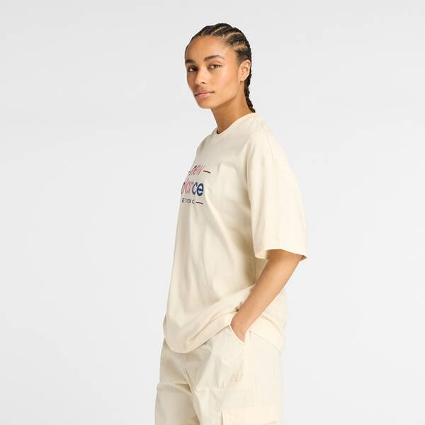 Thumbnail - NEW BALANCE Damen Shirt Reimagined Oversized T-Shirt