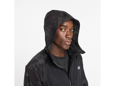 NEW BALANCE Herren Jacke Seasonal Premium Jacket Print Schwarz