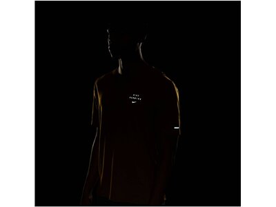 NIKE Herren Laufshirt "Run Division Miler S/S Tee EMB" Orange
