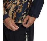 Vorschau: adidas Herren TERREX Multi RAIN.RDY Primegreen Allover Print 2L Regenjacke