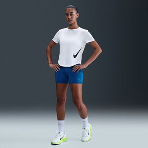 NIKE Damen T-Shirt W NK TEMPO SWSH HBR DF SS TOP – Bild 3